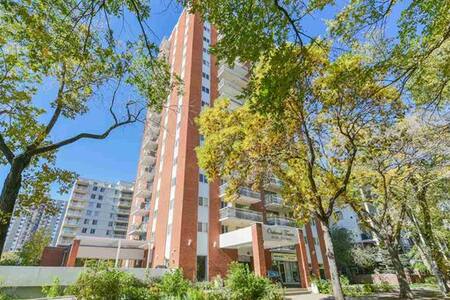 Modern Private 16 Floor Oakwood Tower Amazing View