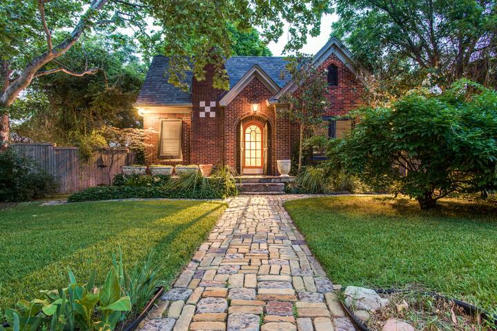 M STREET HOUSE POOL SLEEPS 6 LOCAL, LOCAL, LOCAL