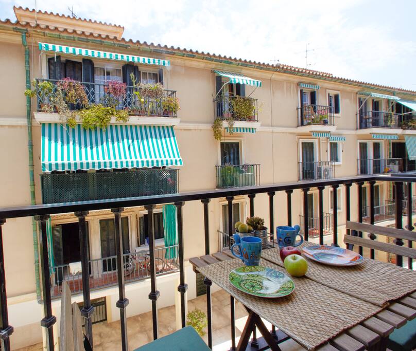 GREEN COURTYARD