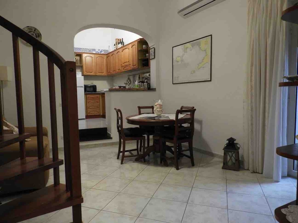 Annuncio Airbnb popolare: An house in the center of Capri. a Capri