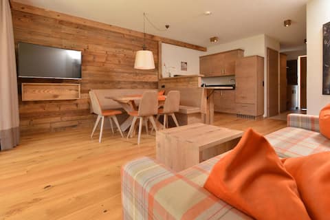 Top Airbnb: Big apartment at ground level with private terrace in Leopoldskroner Moos