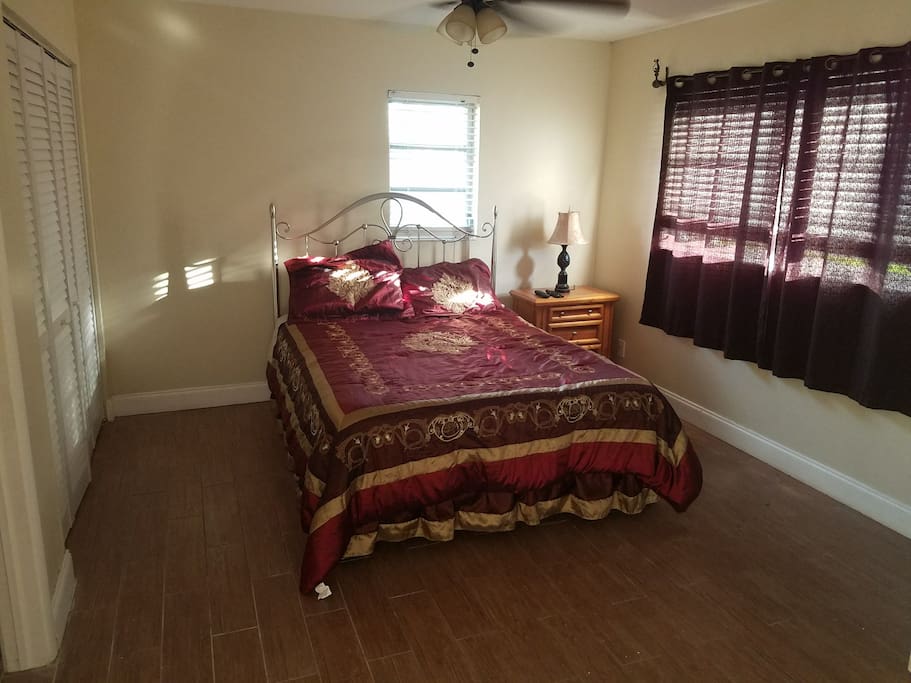 Bedroom , ceramic floor, with closet, queen bed, flat tv and Blue ray