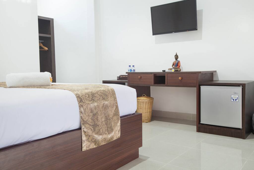 Standard bedroom
