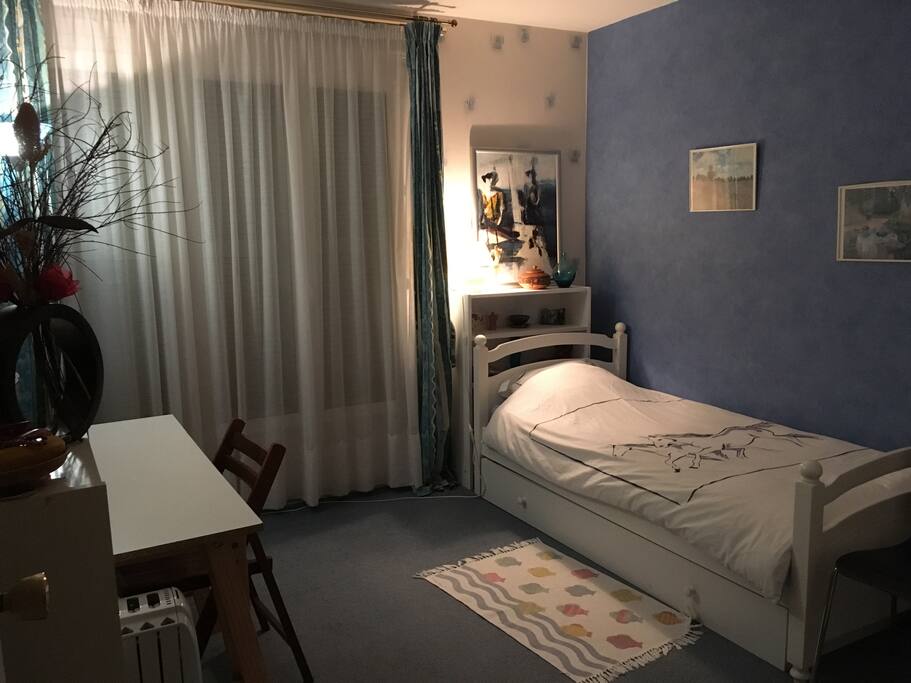 La chambre avec accès direct au jardin
