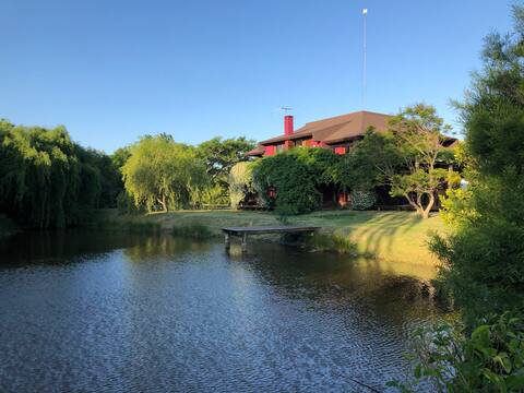 lake house 100m beach heated pool