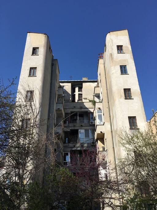 view from the green oasis (interior court) where only people living in the building have access.