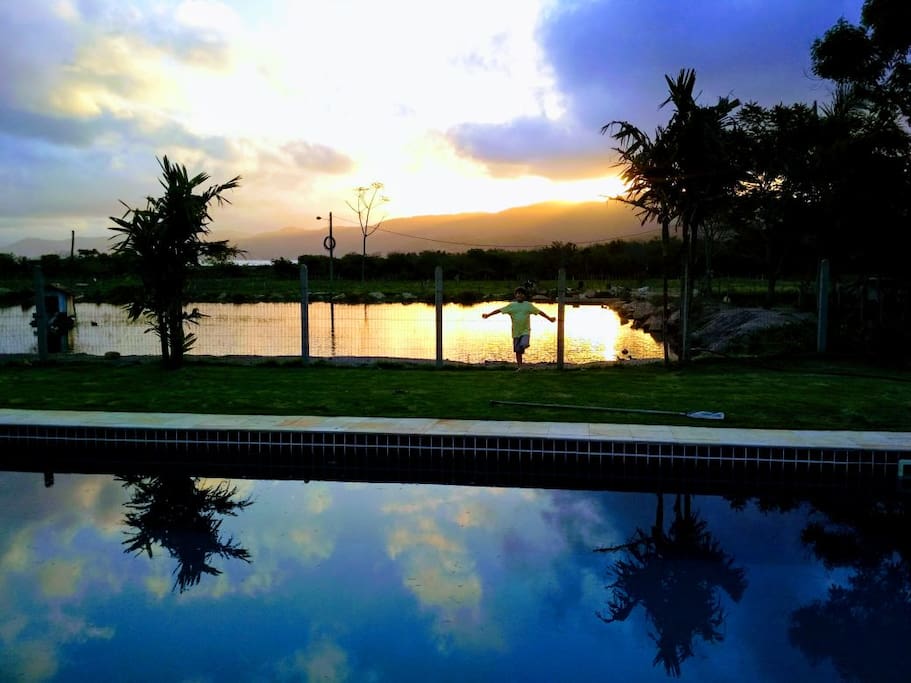 Pôr do Sol na piscina