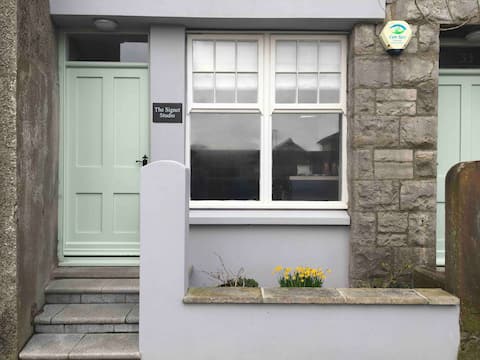 Castletown Studio - 5 mins from airport