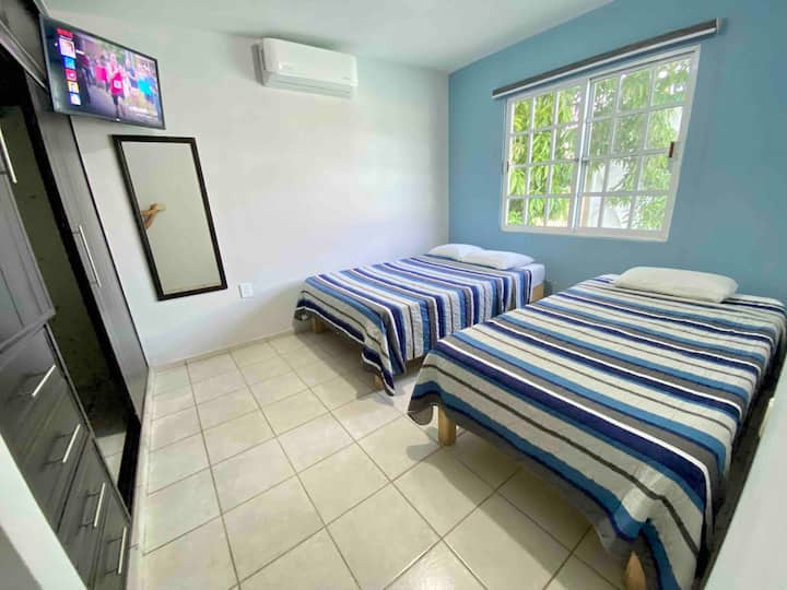 Terza camera da letto tra il piano superiore.