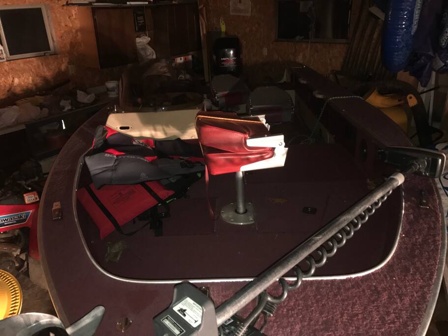 Foot pedal controlled 24 volt 55# thrust trolling motor.