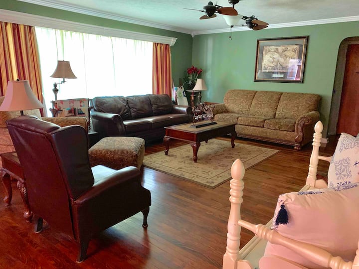 Beautiful Large House State Park Like Setting -Pr1 - Mooresville, IN
