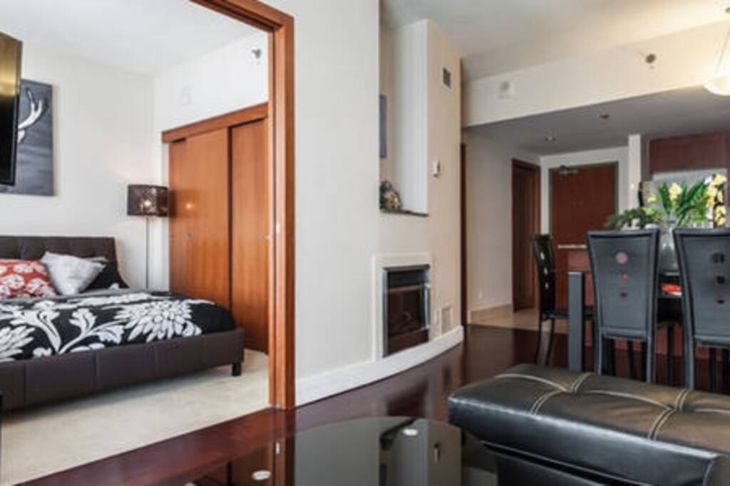 Bedroom+Closet+Indoor fire place(electric)Dining table