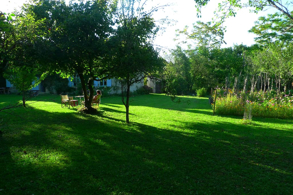 ... le grand jardin clos de murs...