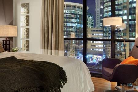 [SANITIZED] Stunning Views from Downtown High Rise