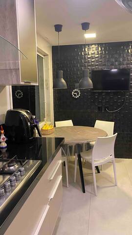 Casa com piscina, cond alto padrão, segurança 24h gallery image 2