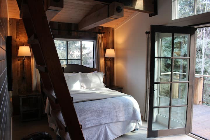 Suita e dhomës së gjumit të përparme/twin ben në loft/banjë/dush