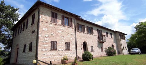 Popular Airbnb listing: Apartment in an old farmhouse 4 km from Urbino in Urbino