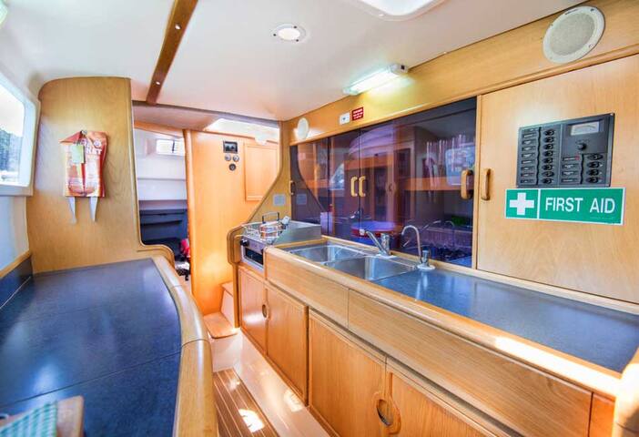 Luxury Catamaran Sydney Harbour gallery image 4