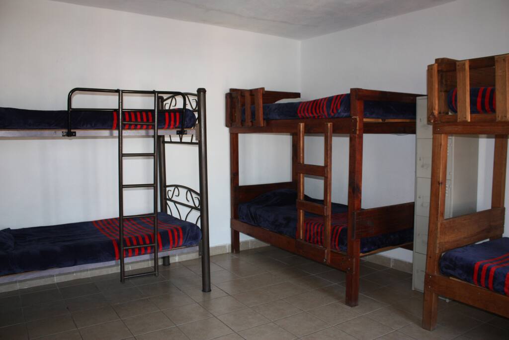 Dormitorio mixto para 8