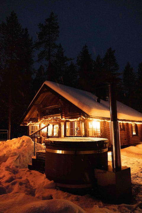 Lakeside Log cabin with hot tub, 5+1 persons
