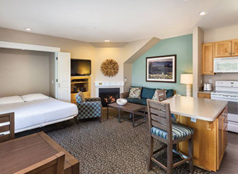 This picture does not show the specific unit being rented. The unit rented will be based on which units are available upon check-in. These pictures are meant to show the property and an example of the room style and décor.
