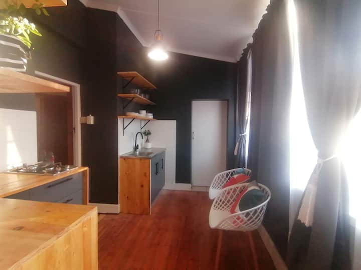 Stylishd 2bedroom Near Selborne College 1min Walk - East London, South Africa