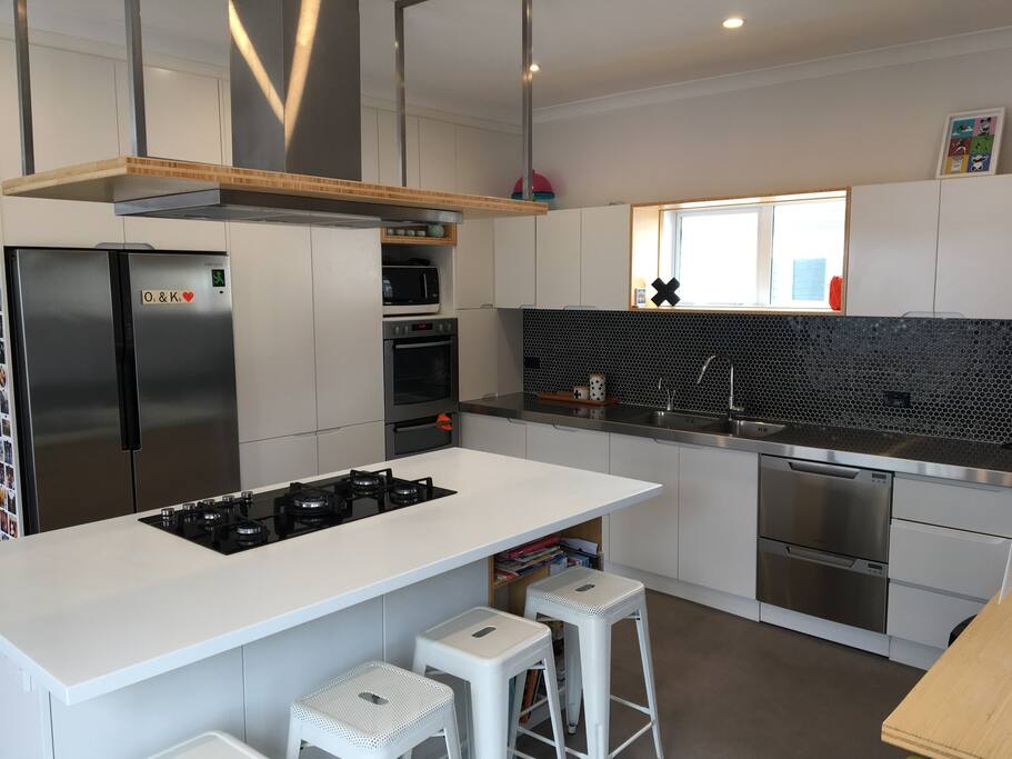 Our lovely spacious kitchen lots of room at the bench!