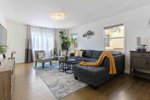 Popular Airbnb listing: Cute home by SeaWorld, Zoo, beaches & downtown in Mid City:City Heights