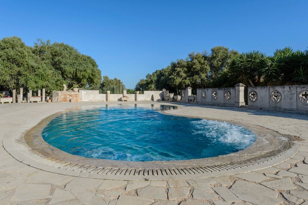 Piscina con jacuzzi