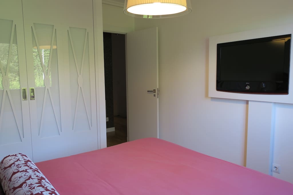 Habitación con armario empotrado