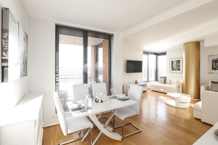 Spectacular 2 bed 2 bath in heart of Kensington.