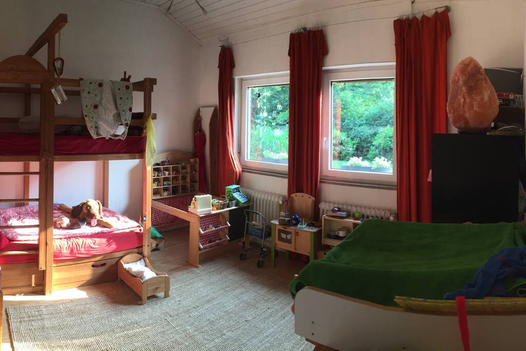 Kinderzimmer (Mädchen) mit Wickelkomode