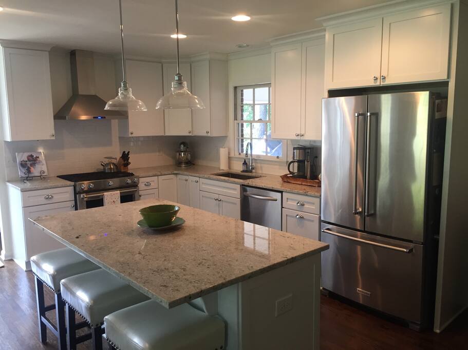 Kitchen with large island