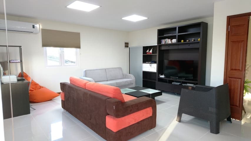 Luxury Apt in Rose-Hill