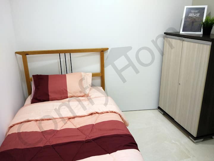 ห้องนอนที่สามพร้อมเตียงเดี่ยว (พร้อมพัดลม)