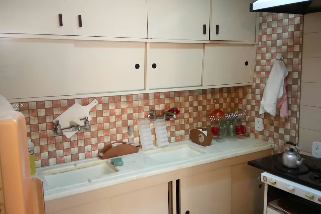 Bancada da cozinha, 2 pias.