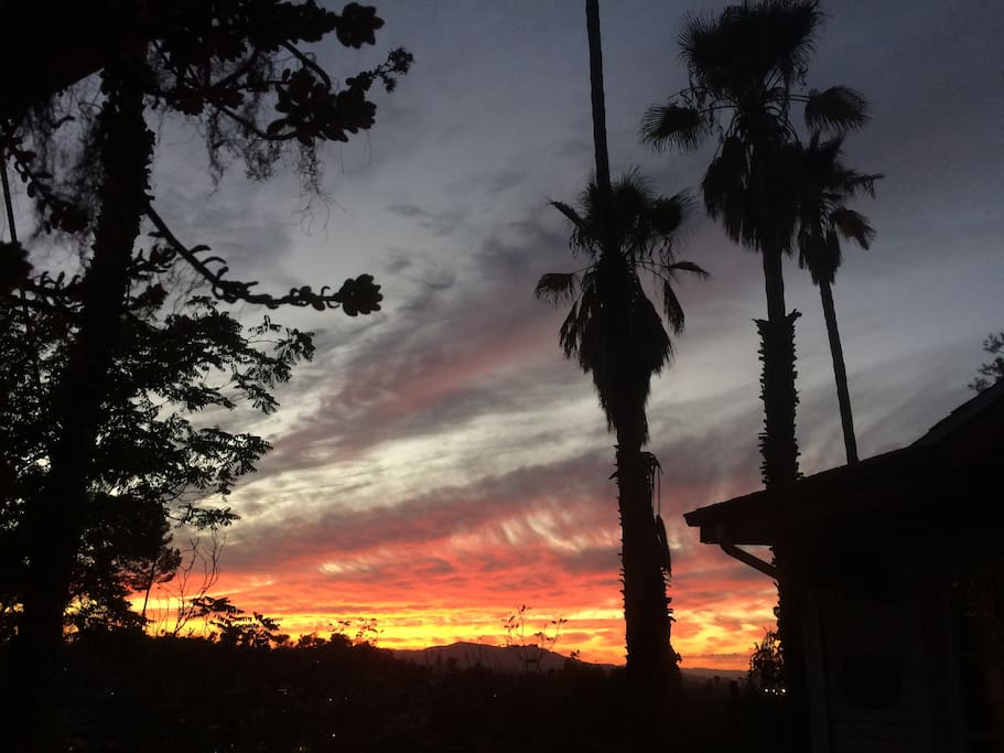 West-facing sunset VIEWS!