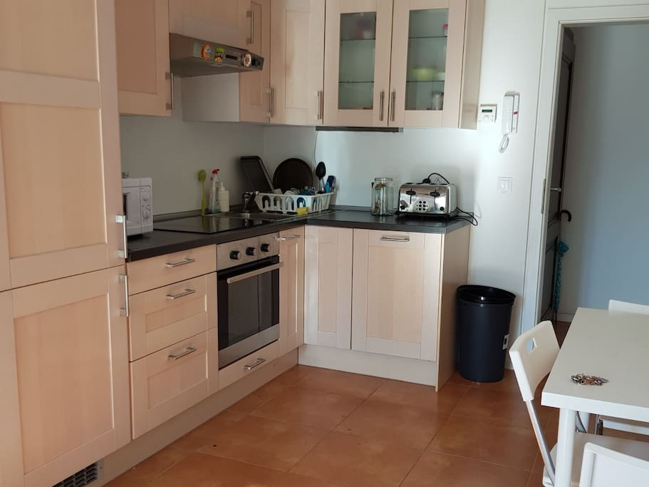 Kitchen, coffee maker, toaster, microwave, hob, oven, and dishwasher.