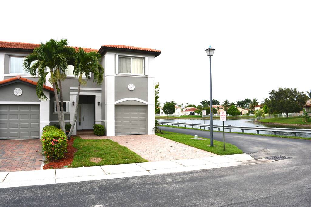 Top 100 Airbnb Rentals in Hollywood, Florida