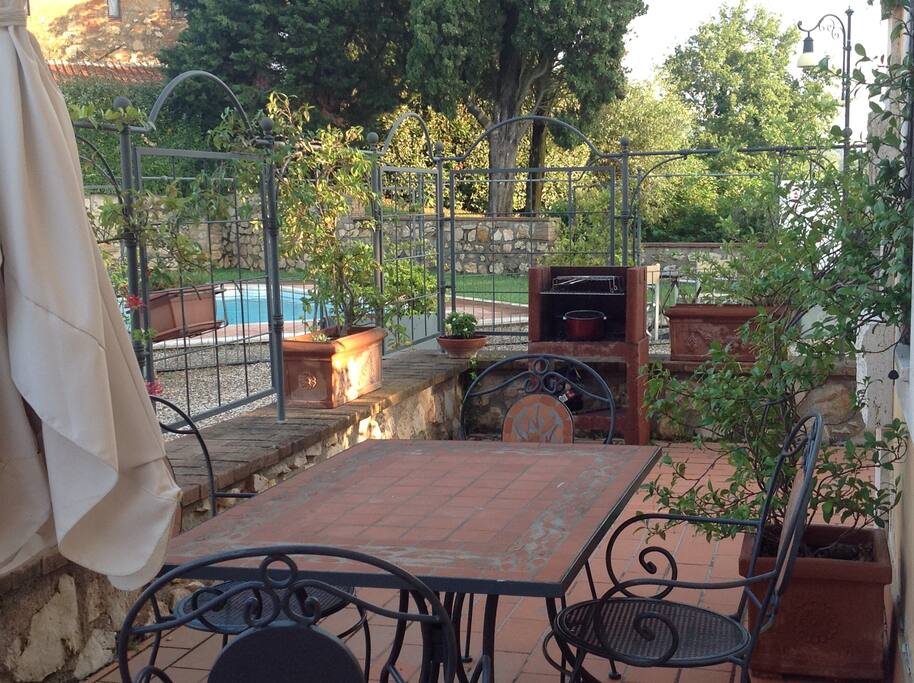 Giardino attrezzato e piscina