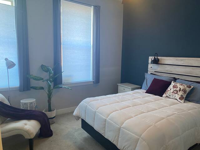 PERFECT CONVENTION CENTER location! LUXURY UNIT gallery image 3