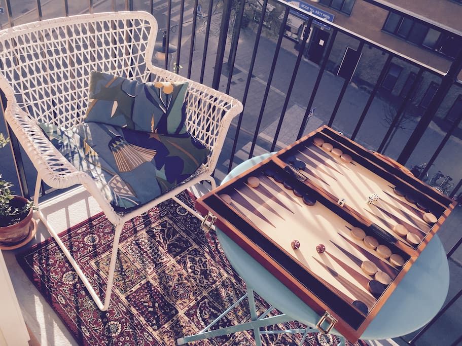 Afternoon sun at third floor. Enjoy your dinner at the balcony.