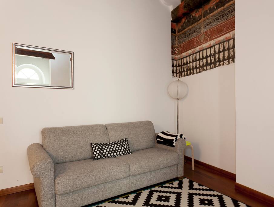 Via Maggio living room, with a comfortable sofa bed