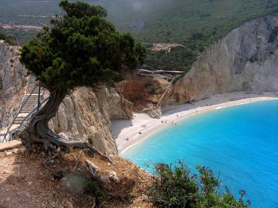 close to the wonders of Porto Katsiki, Patras, Lkada and many archaeological sites