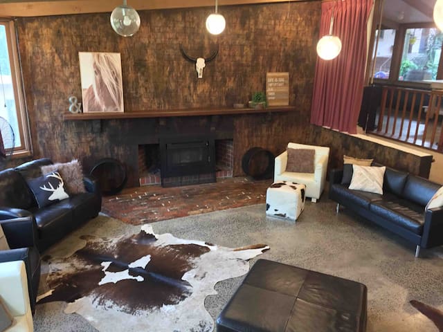 Redlands – Girraween House – The meeting place