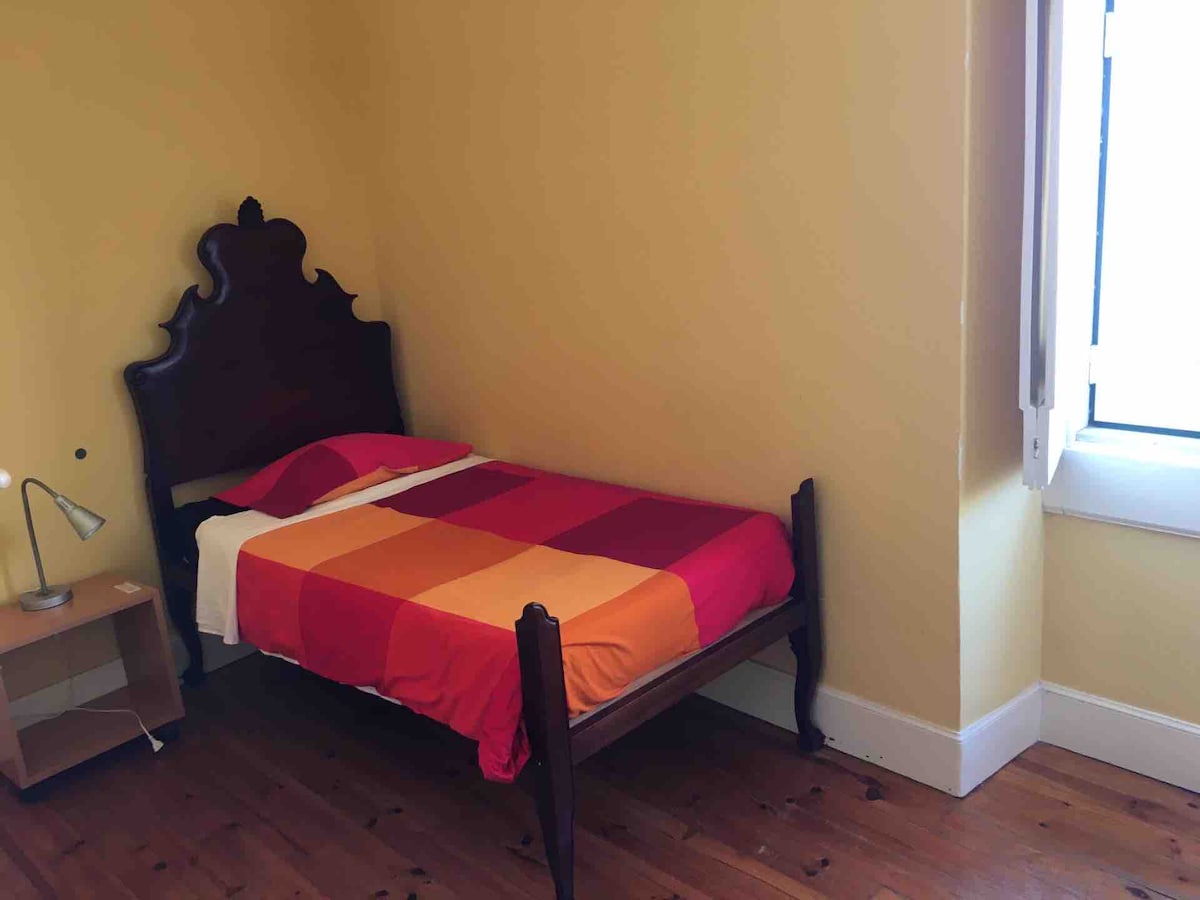 Quarto individual /habitación individual