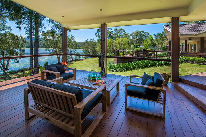 Emerald Beach Lake Front Estate. 20mt pool. Spa. gallery image 4
