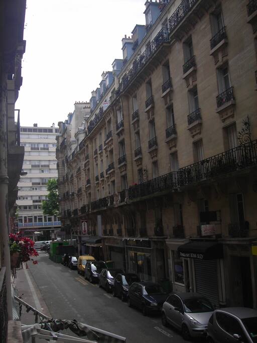 Rue calme et avec de commerce