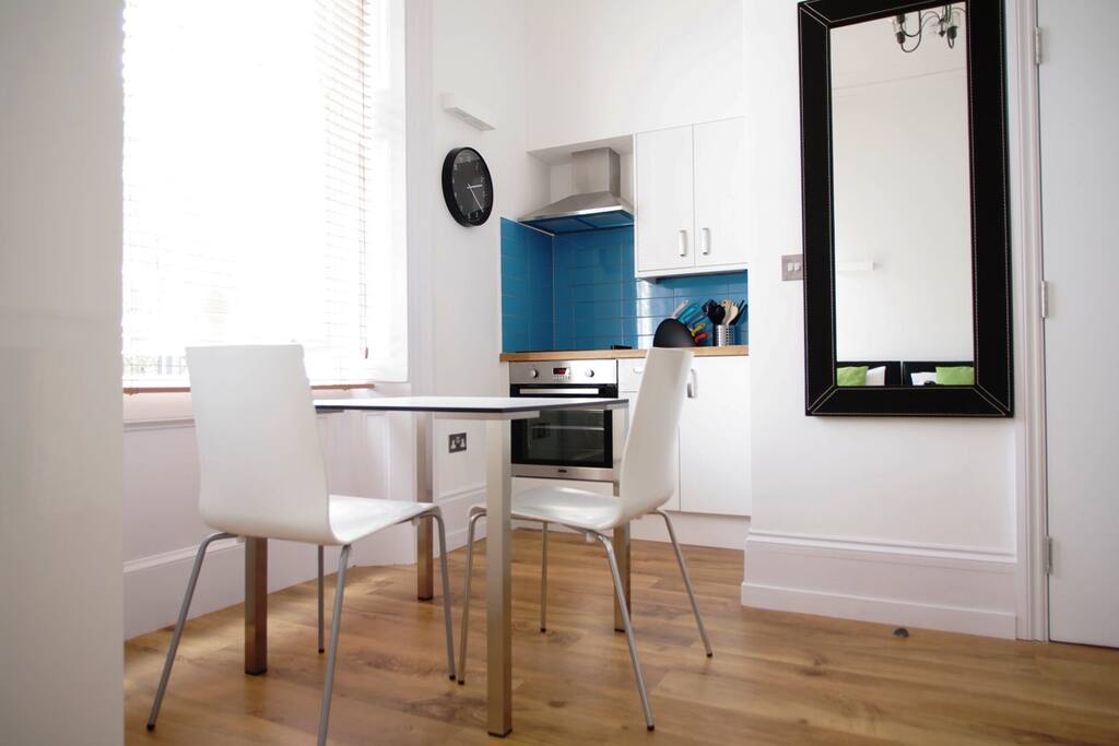 Please note that we have more than one apartment in this building. These pictures reflect the overall standards of these apartments.