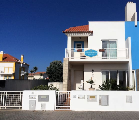 Ananas Surfhouse - Attic Room